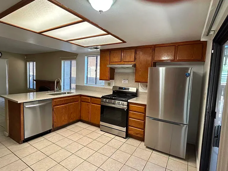 1569 Ruby Dr — Photo 2