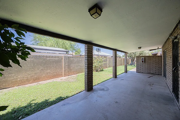 2219 W Morten Ave #3 — Photo 4