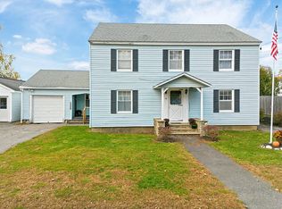 16 Hallowell St, Winslow, ME 04901