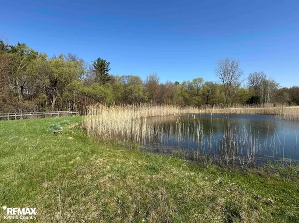9077 Westfield Dr, Flushing, MI 48433