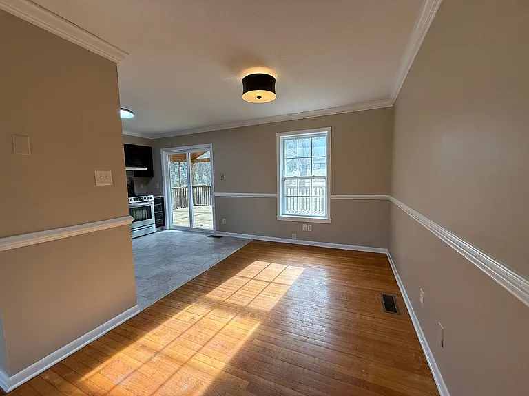 220 Brampton Rd — Photo 10