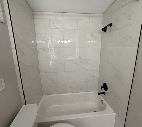 4th image of 409 Warner St #2