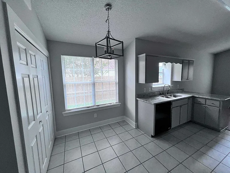 8311 Hunters Ridge Trl — Photo 5
