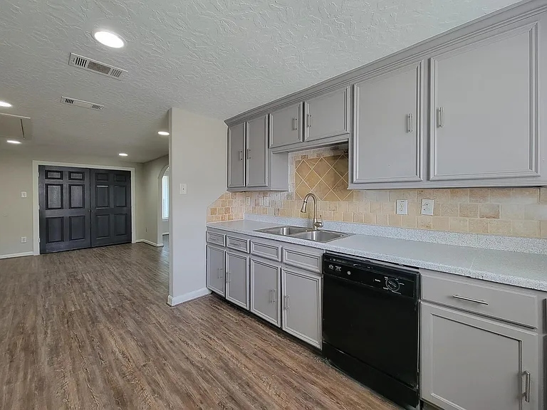 3416 Europa St — Photo 11