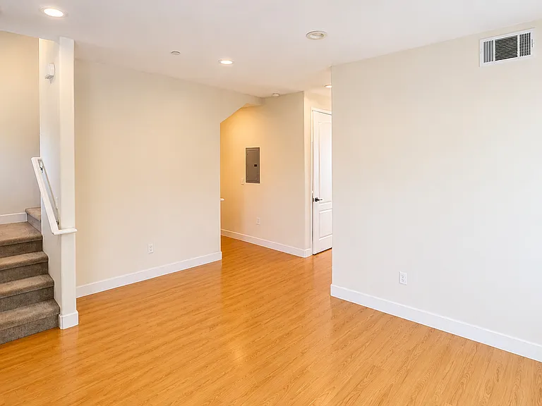 719 S Stoneman Ave #A — Photo 3