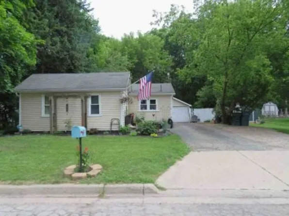 300 Nightingale St, Lapeer, MI 48446