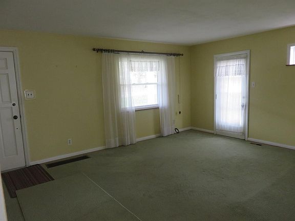 4th image of 6937 Bluebird Dr