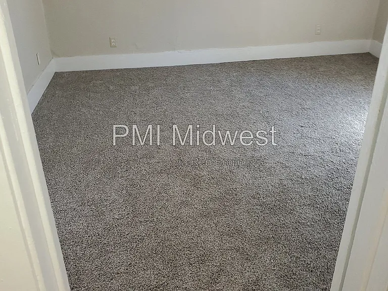 831 S Webster St — Photo 14