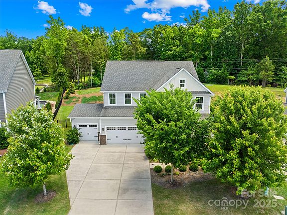 3rd image of 10901 Greenvale Dr