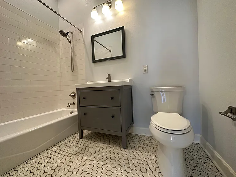 904 Scott St #5 — Photo 6