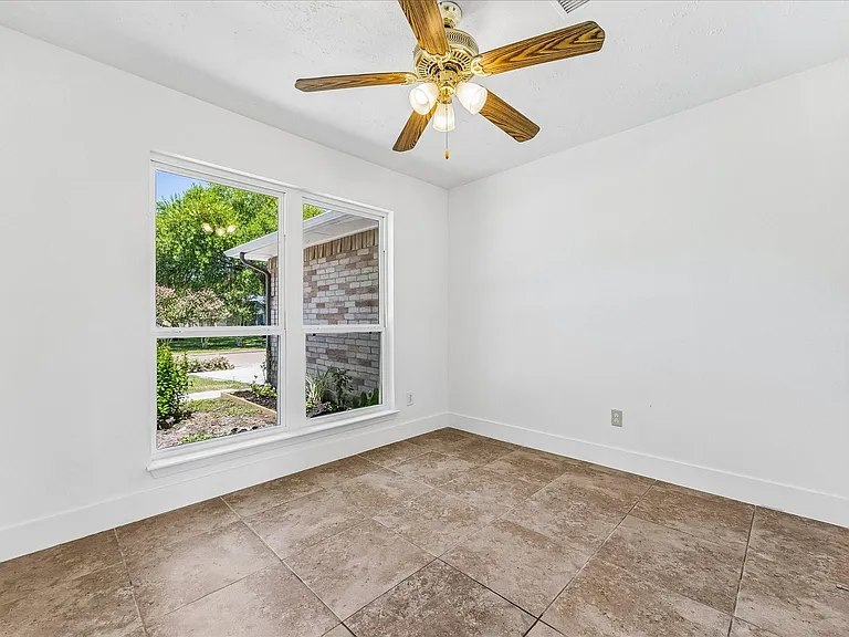 10111 Limewood Ln — Photo 11