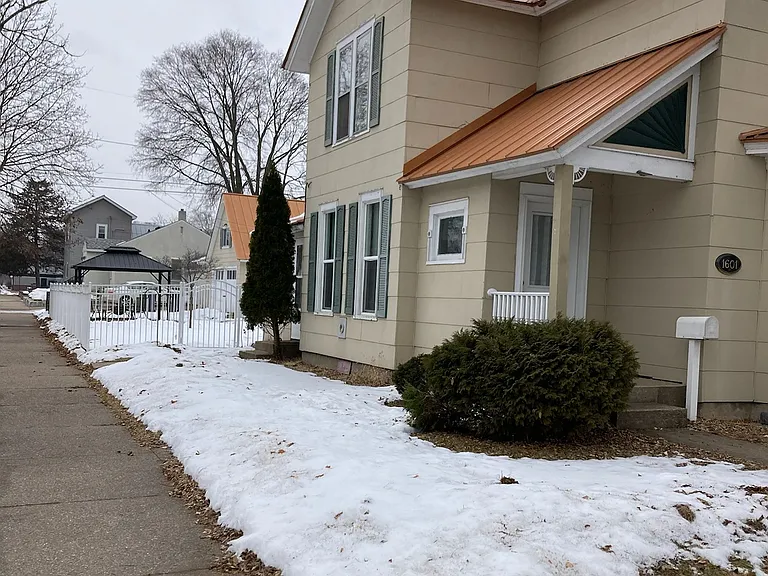 1601 Adams St — Photo 1