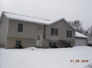 613 W Sheridan Rd, Lakemoor, IL 60051