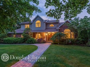 37 Cocks Ln, Locust Valley, NY 11560