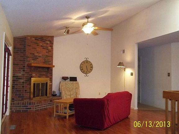 3rd image of 5001 Thornridge Dr