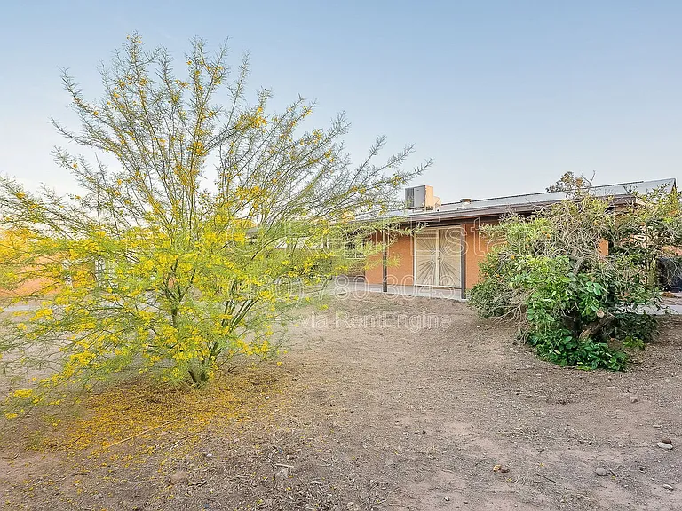 1022 W Apollo Ave — Photo 11