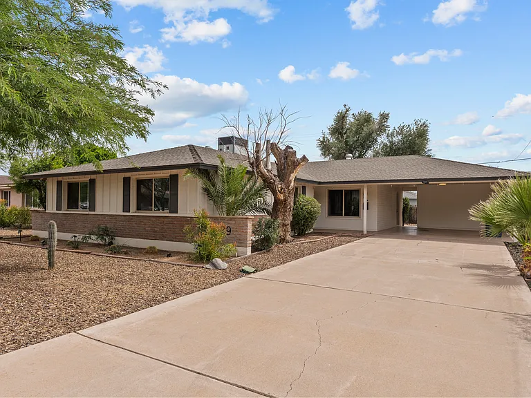 1229 E Manhatton Dr — Photo 3