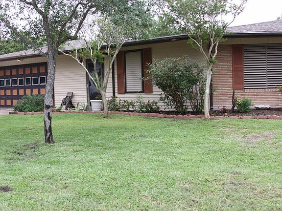 2nd image of 1102 Crescent Dr