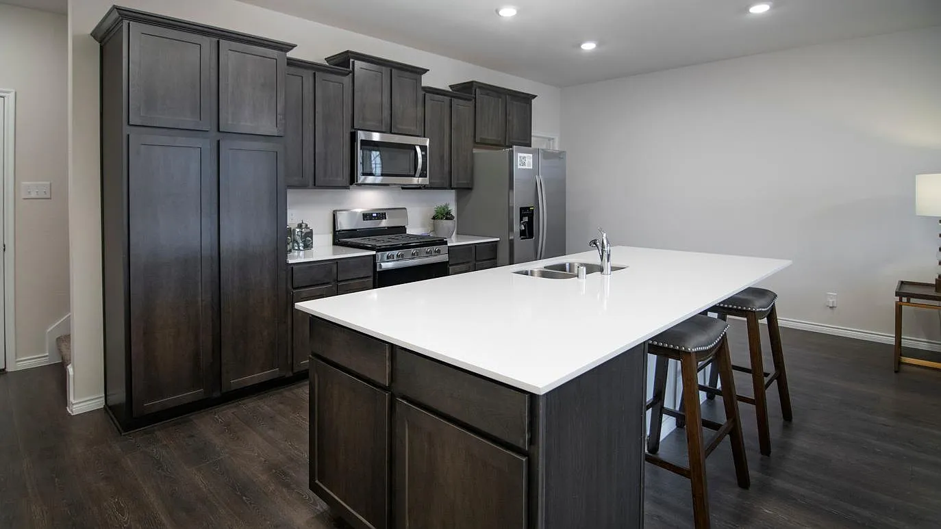 3 bed, 2.5 bath, 1700 sqft, $2,500 — Photo 2