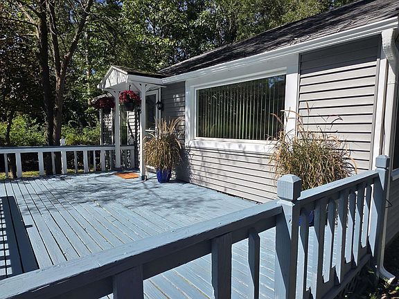 4th image of 915 Baldwin St