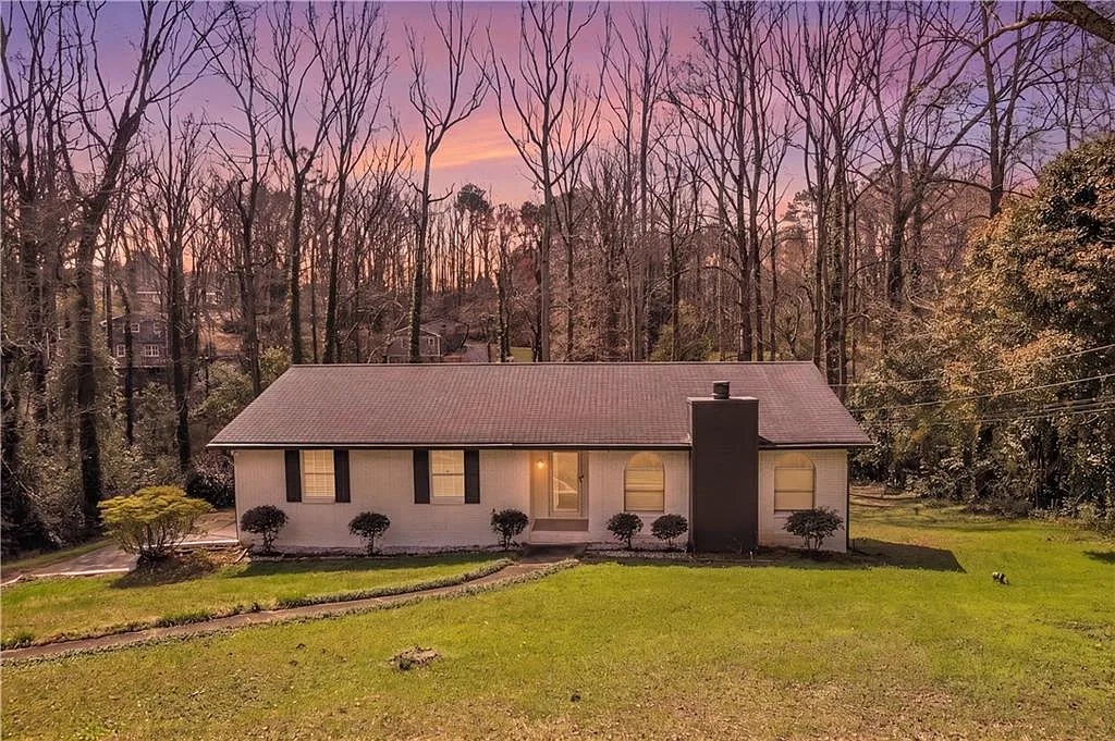3 bed, 2.0 bath, 2136 sqft, $2,000 — Photo 1