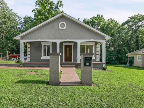 309 E Black Diamond St, Richmond, MO 64085