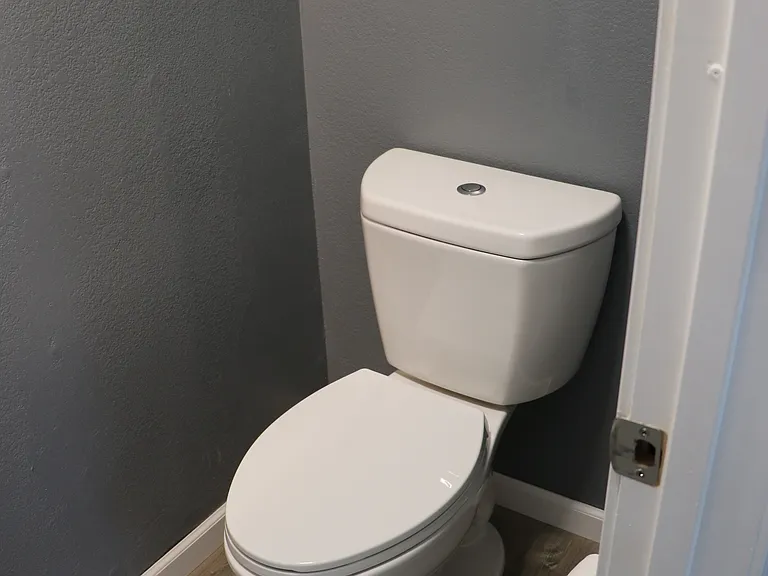321 Elmwood Dr — Photo 5