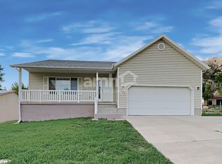 845 Grove Creek Dr, Pleasant Grove, UT 84062
