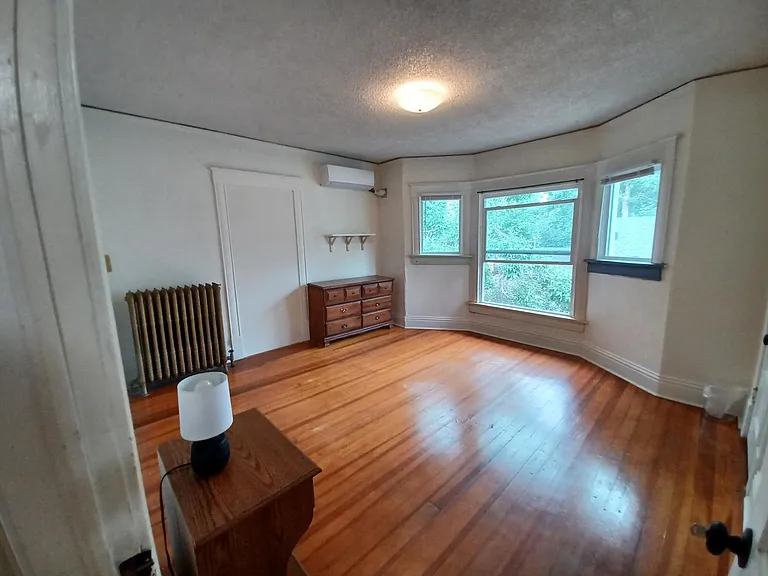 1 of the 5 bedrooms