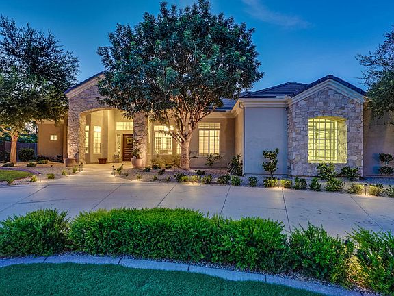 3rd image of 2534 E Linda Ln