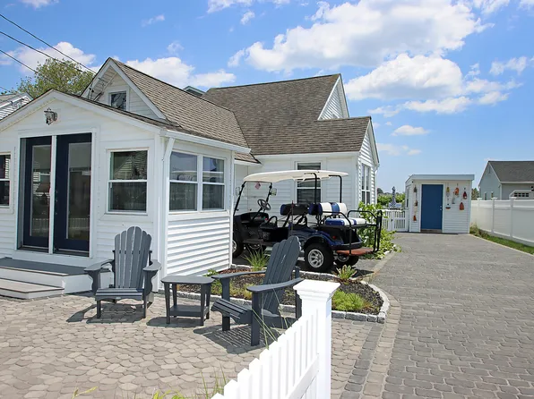 96 Chalker Beach Road, Old Saybrook, CT 06475