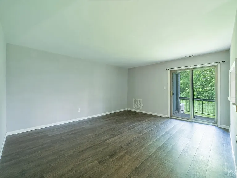 1612 Woodbridge Commons Way — Photo 6