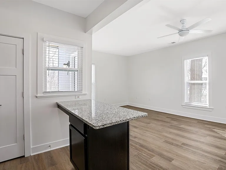 89 W Philadelphia St #7 — Photo 5