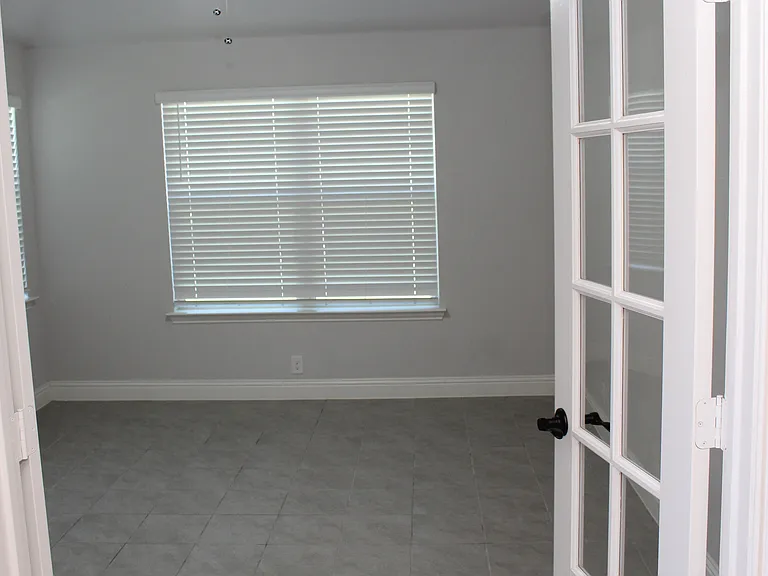 1221 Verheyden Dr — Photo 10