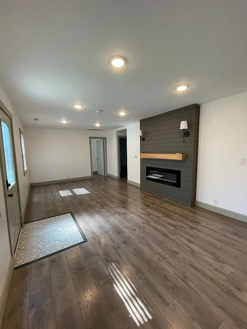3 Bedroom Single Family Home — Photo 1