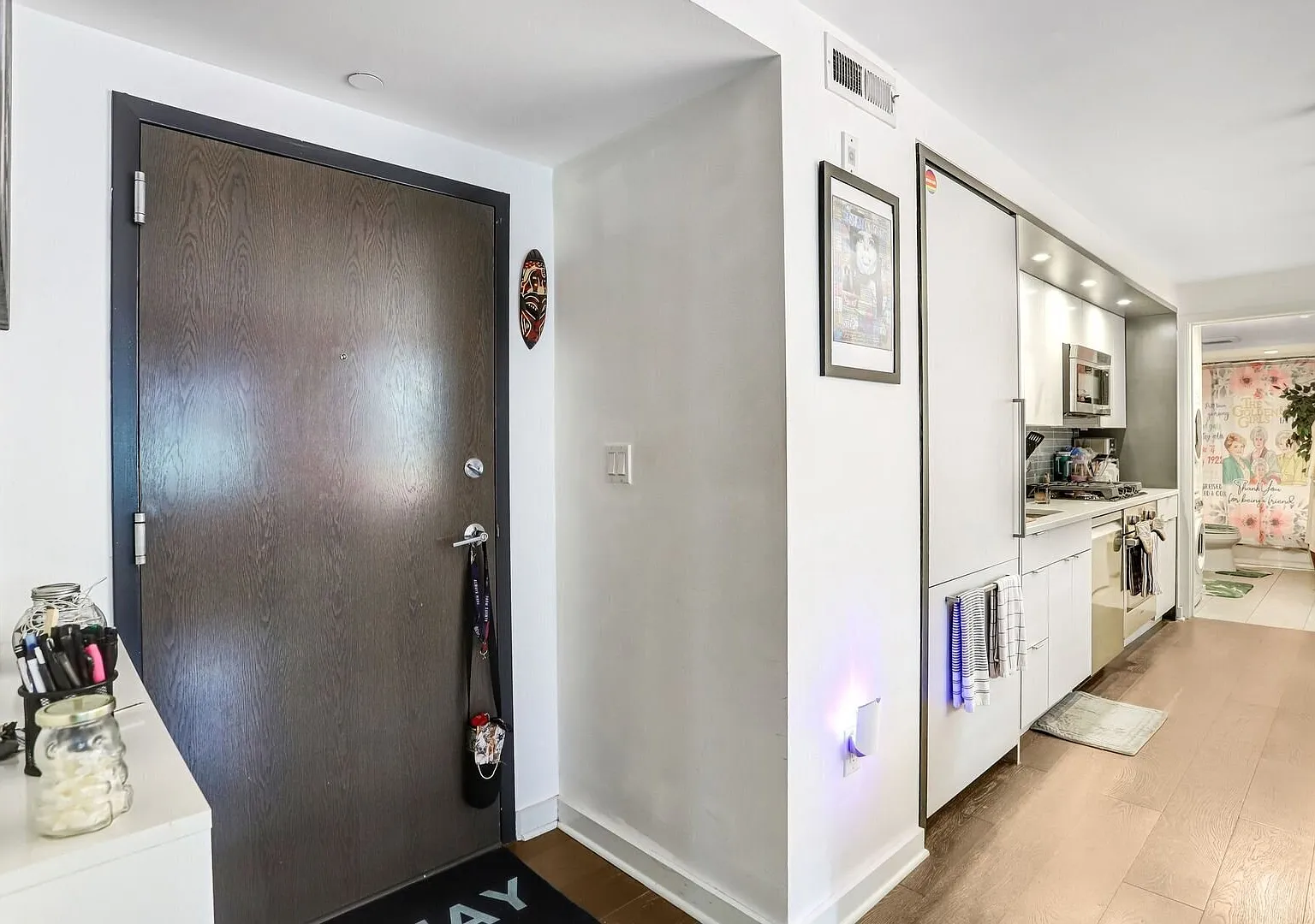 Charming 2BR Bloomingdale Condo with 2 Baths & Modern Kitchen — Photo 3