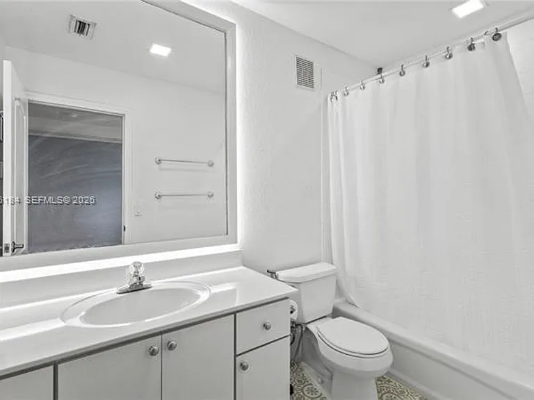 8862 W Flagler St #Townhouse 8 — Photo 12