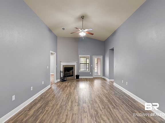 3rd image of 22076 Garland Loop