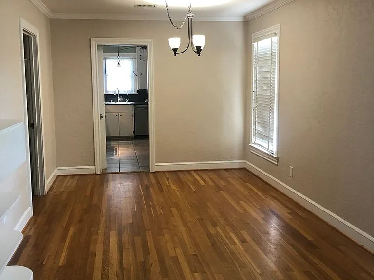 918 Bowie St — Photo 6