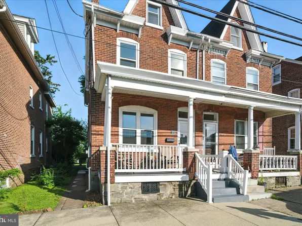 218 S Washington St, Boyertown, PA 19512
