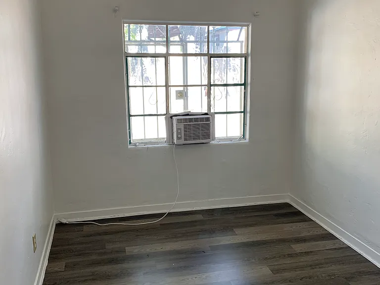 Updated 1 Bedroom in the Heart of Edo — Photo 36
