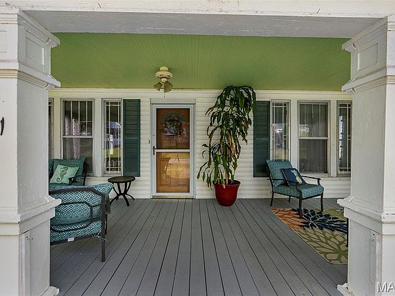3rd image of 411 E Maple St