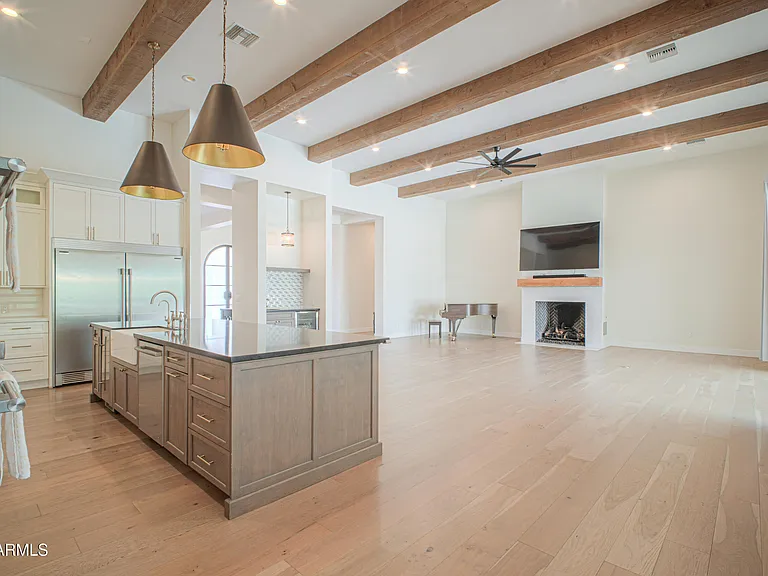 12424 E Victoria St — Photo 26