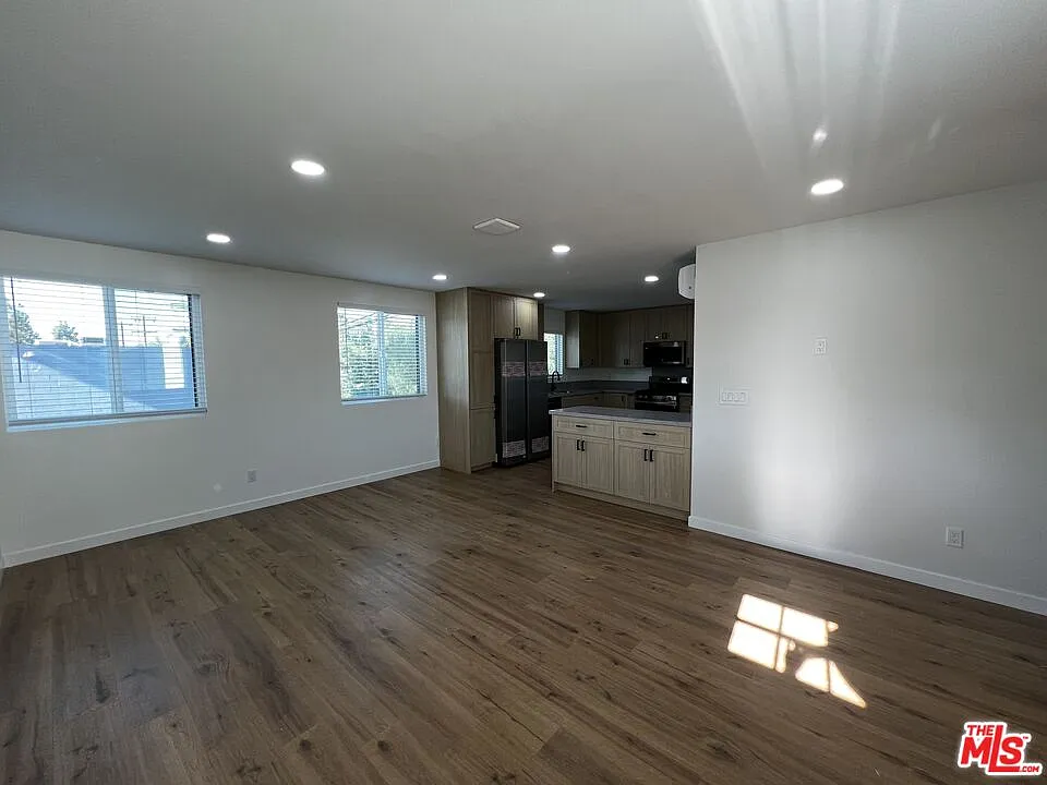 2 bed, 1.0 bath, 950 sqft, $2,950 — Photo 3