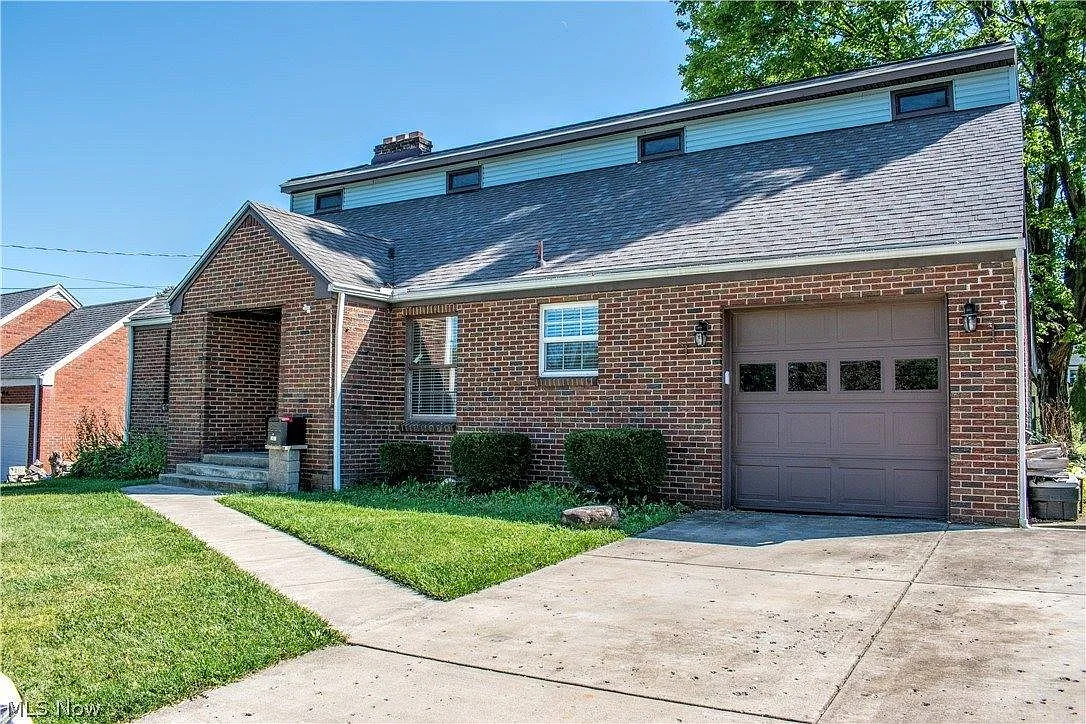 2465 W Manor Ave photo 1
