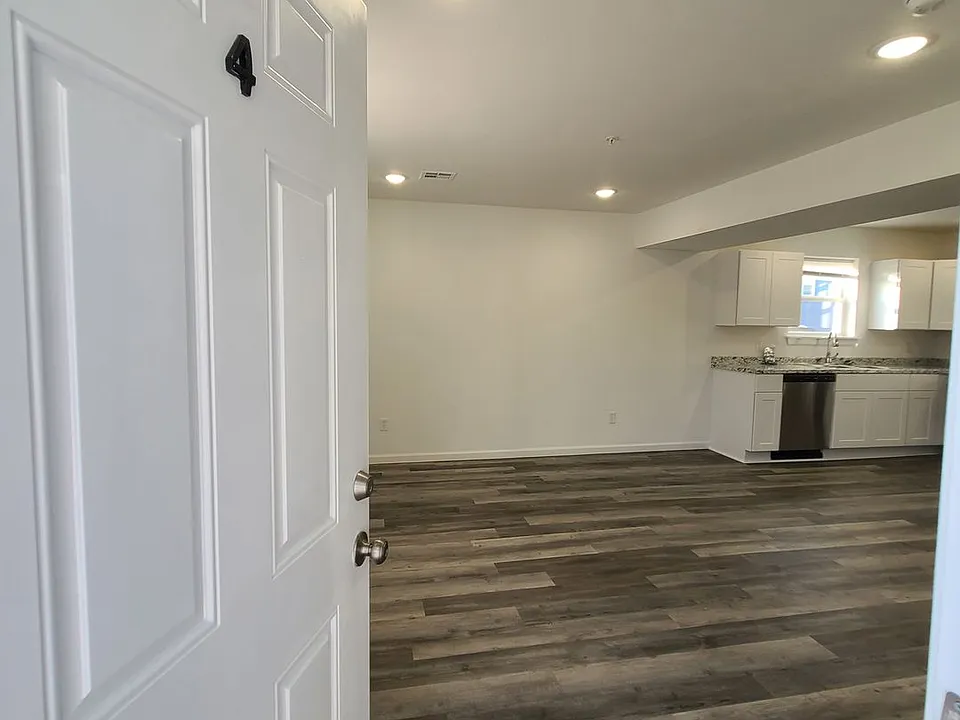 407 Doxey St #3