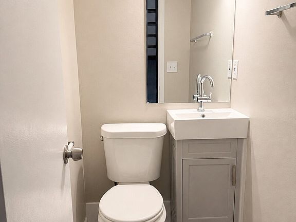 5th image of 678 Jolly Ave S #3