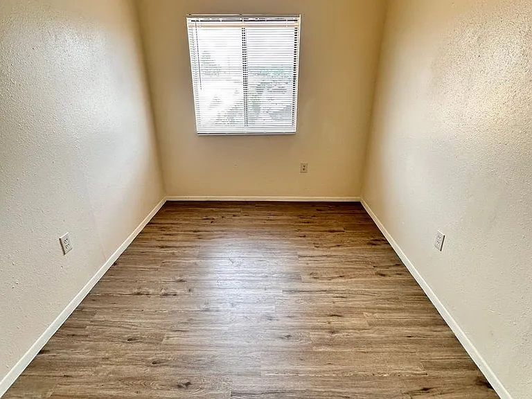 Flora Vista — Photo 14