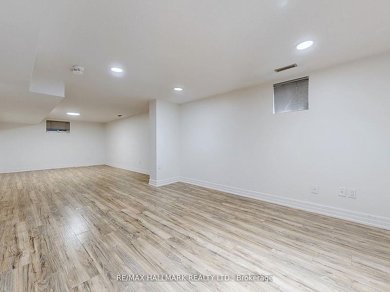 Toronto House for rent - 5 Bedrooms — photo 31