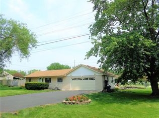 3930 N East Court Dr, Decatur, IL 62526